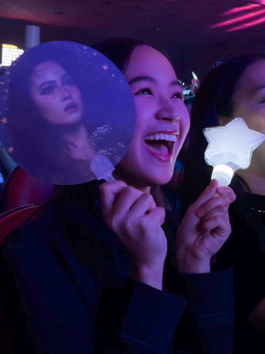 thonabee's tweet photo. dp ko kasi I feel like Cap represents us as Tala fans here. yet, she's still the greatest fan!

ano bang laban natin sa bata pa lang, pinapanood na ang isa't isa? years later, magkasama sa BNK and Cap gets to watch Tala at her first concert. si Tala pa mismo bumili ng ticket niya at ilang beses siyang special mention. Cap is the most successful fan, indeed! 🩷💛

para naman akong nagsusulat ng au. kainis. naiinis ako sa kilig haha! I love their bond and how the universe writes their story. basta yun haha!