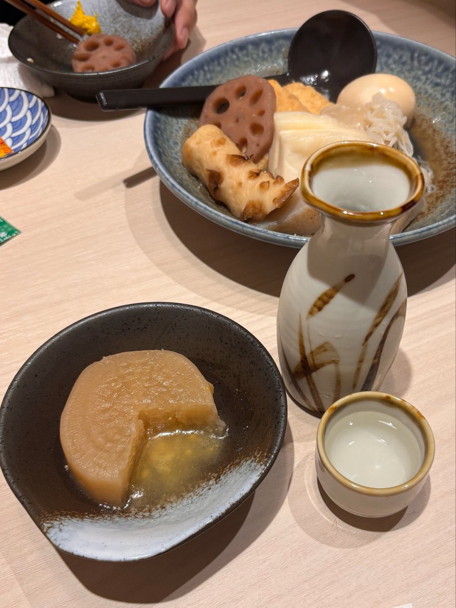 ayashio_1135's tweet photo. 華金🍶
ここ一週間くらいで急に冷え込んできましたからね、おでんですよ、おでん https://t.co/pSmlBXZjhQ