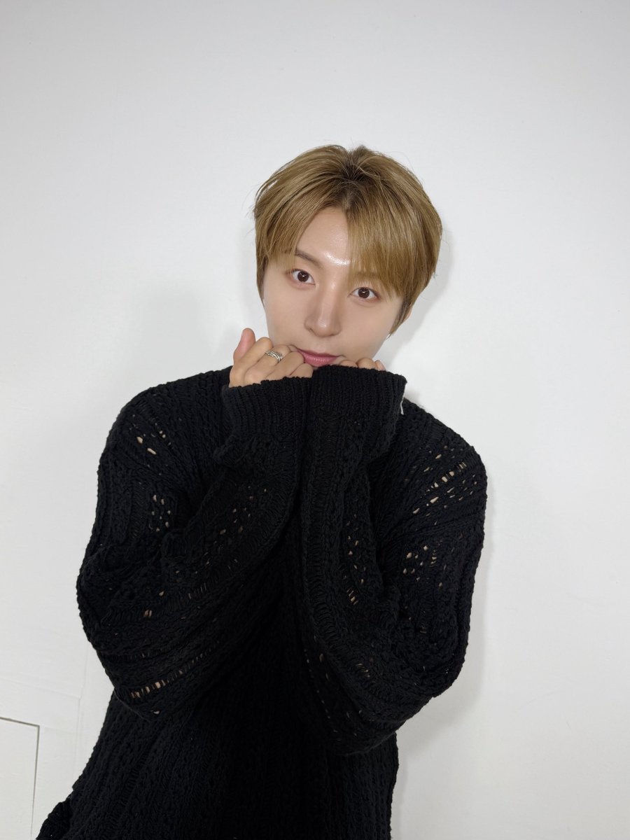 yun_n_OFFICIAL's tweet photo. [📸] 261002 최성윤 (CHOI SUNG YUN) 2nd Single Album [BLUE MOON] 발매 기념 팬사인회 [데일리덕] 완료✔️

오늘의 하루도 행복 가득, 웃음 가득 주셔서 감사합니다 💙
날씨가 부쩍 쌀쌀해졌어요 ! 
우리 골드니스 여러분 감기 조심하세요 🙌
내일 또 만나요 ! ☺️💙

#최성윤 #CHOISUNGYUN #BLUEMOON https://t.co/bWo5t7J1jg
