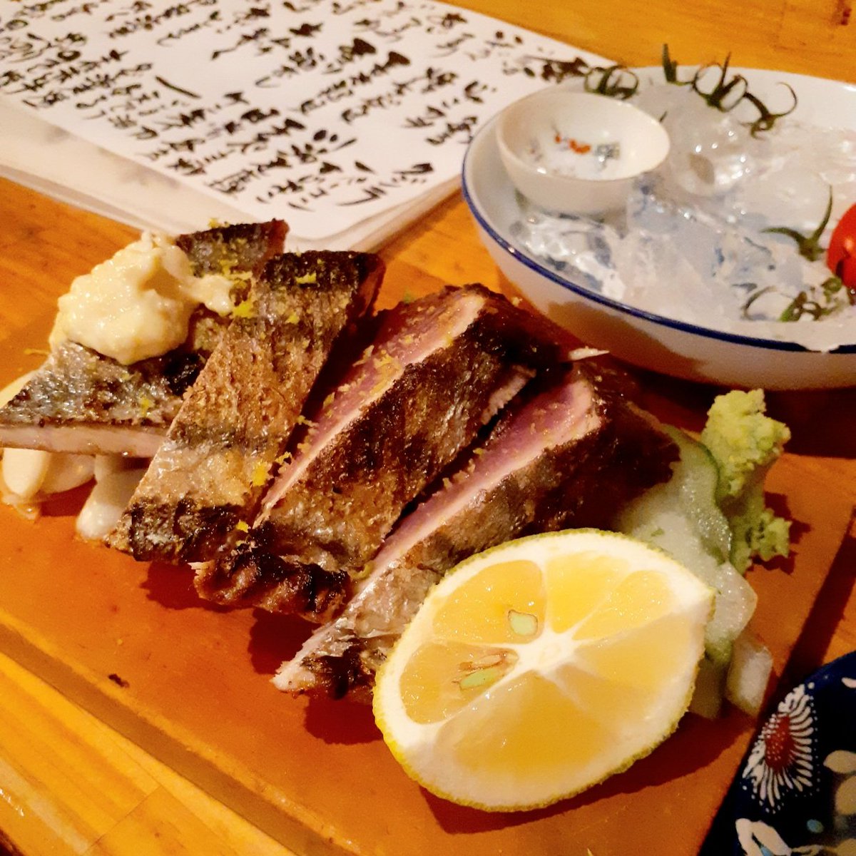 mmbx's tweet photo. 店内に誕生日間近のかたがいてケーキ登場、私の（昨日の）誕生日もついでにお祝い乾杯してもらいました

ハッピーそしてハートフル高知　いずれまた💃

BGMに困ったら back number かけときゃいいらしいです！ https://t.co/OFm0lfitey