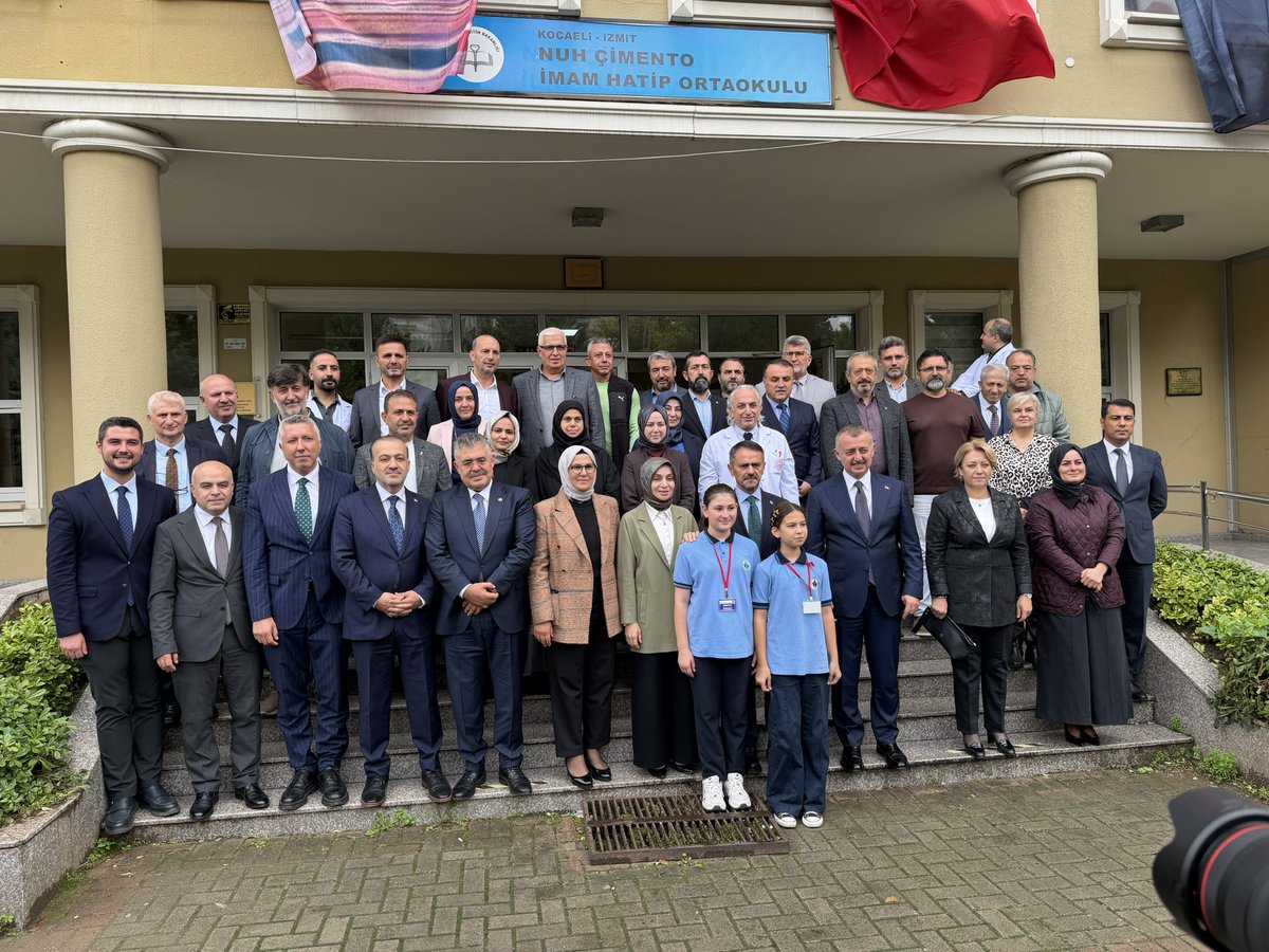 akkadinizmit41's tweet photo. Grup Başkanvekilimiz, Ankara Milletvekilimiz ve Şule Yüksel Şenler Vakfı Mütevelli Heyeti Başkanı Dr. Leyla Şahin Usta’nın katılımıyla, Nuh Çimento İmam Hatip Ortaokulu’na kazandırılan Şule Yüksel Şenler Okul Kütüphanesi’nin açılışını gerçekleştirdik.

@tugbaisikercan 
@yyaseminozdemir
@AKKADINGM 
@akkadinkocaeli