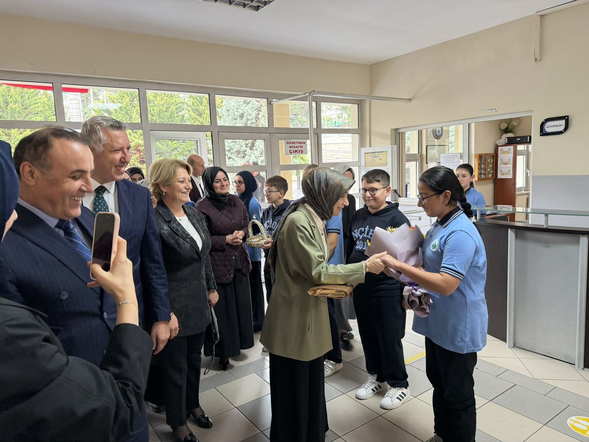 akkadinizmit41's tweet photo. Grup Başkanvekilimiz, Ankara Milletvekilimiz ve Şule Yüksel Şenler Vakfı Mütevelli Heyeti Başkanı Dr. Leyla Şahin Usta’nın katılımıyla, Nuh Çimento İmam Hatip Ortaokulu’na kazandırılan Şule Yüksel Şenler Okul Kütüphanesi’nin açılışını gerçekleştirdik.

@tugbaisikercan 
@yyaseminozdemir
@AKKADINGM 
@akkadinkocaeli