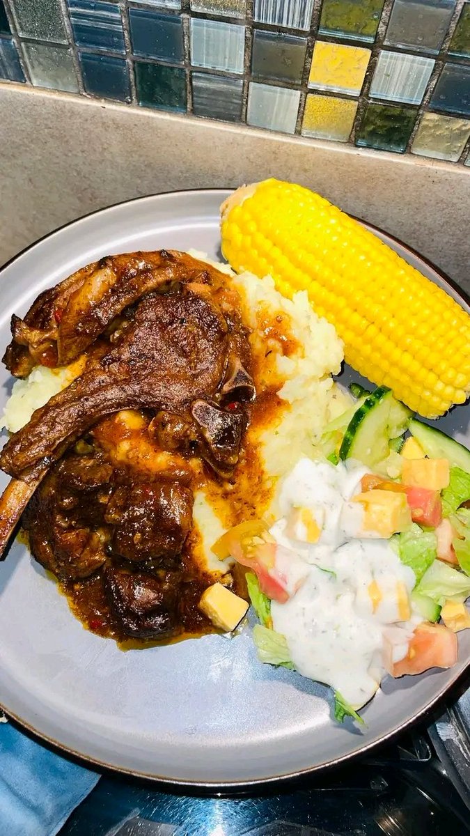 Ithabeleng_B995's tweet photo. Airport drop-off done, back home, showered and had something to eat. That was my day in a nutshell💚💚 

They better serve me content tomorrow &amp;I'm glad bahambe nomntu omdala 🥹🤣💚 

THALIANS ARE YOU READY
MILLIONCHELLA IS CALLING
#TomorrowIsMillionchella
#ThaliansInvadeCullinan https://t.co/oq4pO3HpTE