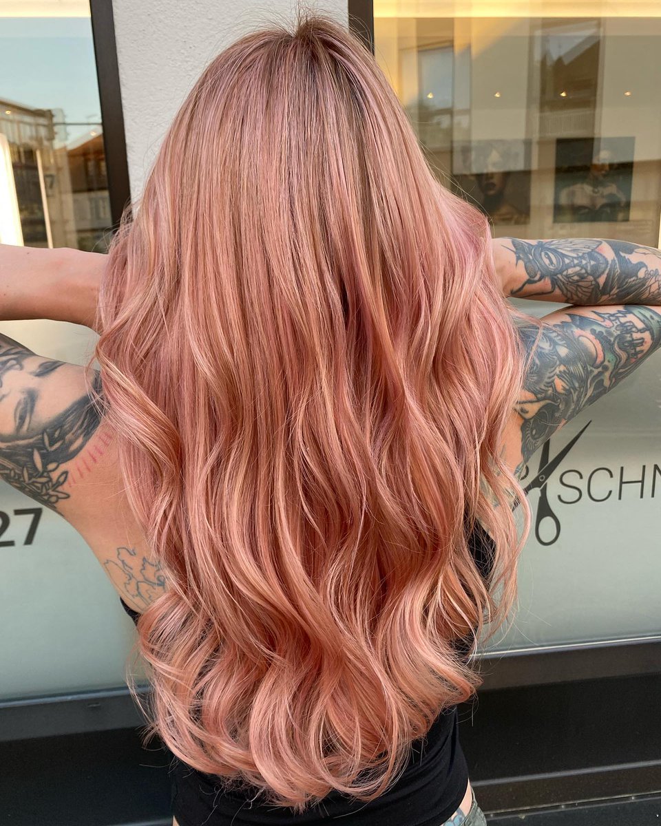 daramv's tweet photo. Long, wavy hair perfection by Rosa Hair. Loving what we do at Abschnitt 27 in Schwabach and Nuremberg. https://t.co/jz00qfrKgF