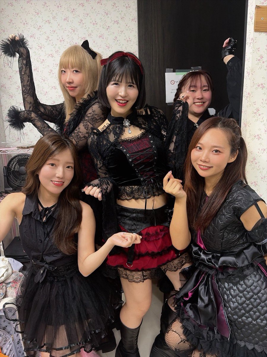 nua_memepo's tweet photo. ハロ縛りの思い出📓🗝️

夢幻クライマックス練習楽しかったあ
みんな歌もダンスも上手なので身が引き締まるコラボでした💃

ALTにメンバーさんへのおてがみ💌 https://t.co/AGySPsJQKa