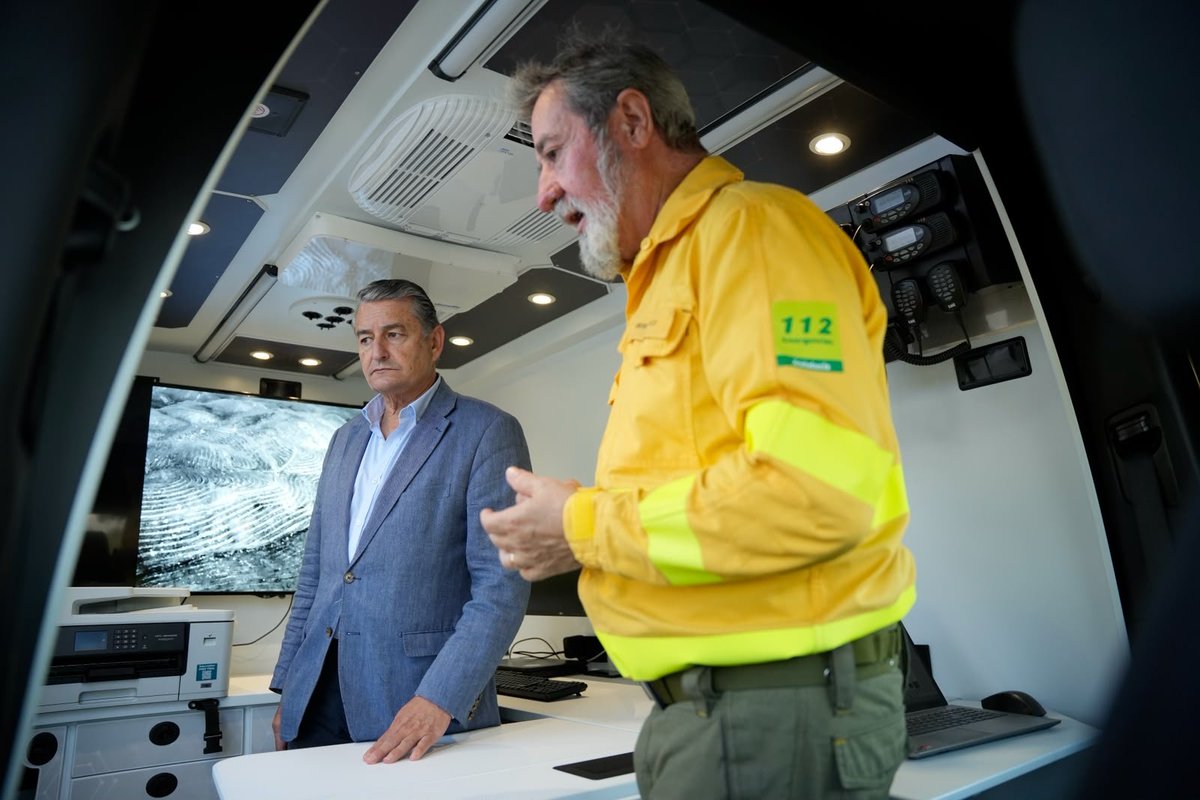 Plan_INFOCA's tweet photo. 🚒 El dispositivo EMA INFOCA incorpora 8 nuevas unidades móviles de última tecnología para optimizar la toma de decisiones en la extinción de #IIFF y emergencias.

🔄 Sustituirán a las actuales Unidades Móviles de Meteorología y Transmisiones (UMMT) en los PMA. Inversión: 1,5 M€ https://t.co/3aqiAZuvk6