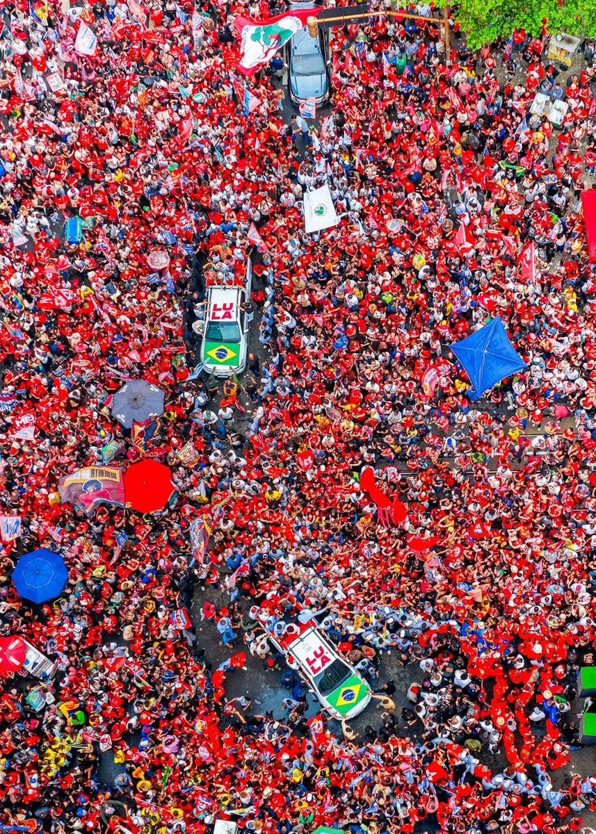 taliriapetrone's tweet photo. Tapete vermelho
Pro filho do Nordeste 🎶

@LulaOficial fazendo história agora, colocando 100 mil pessoas na Avenida Rio Branco e na Cinelândia. https://t.co/NWMEGmwklk