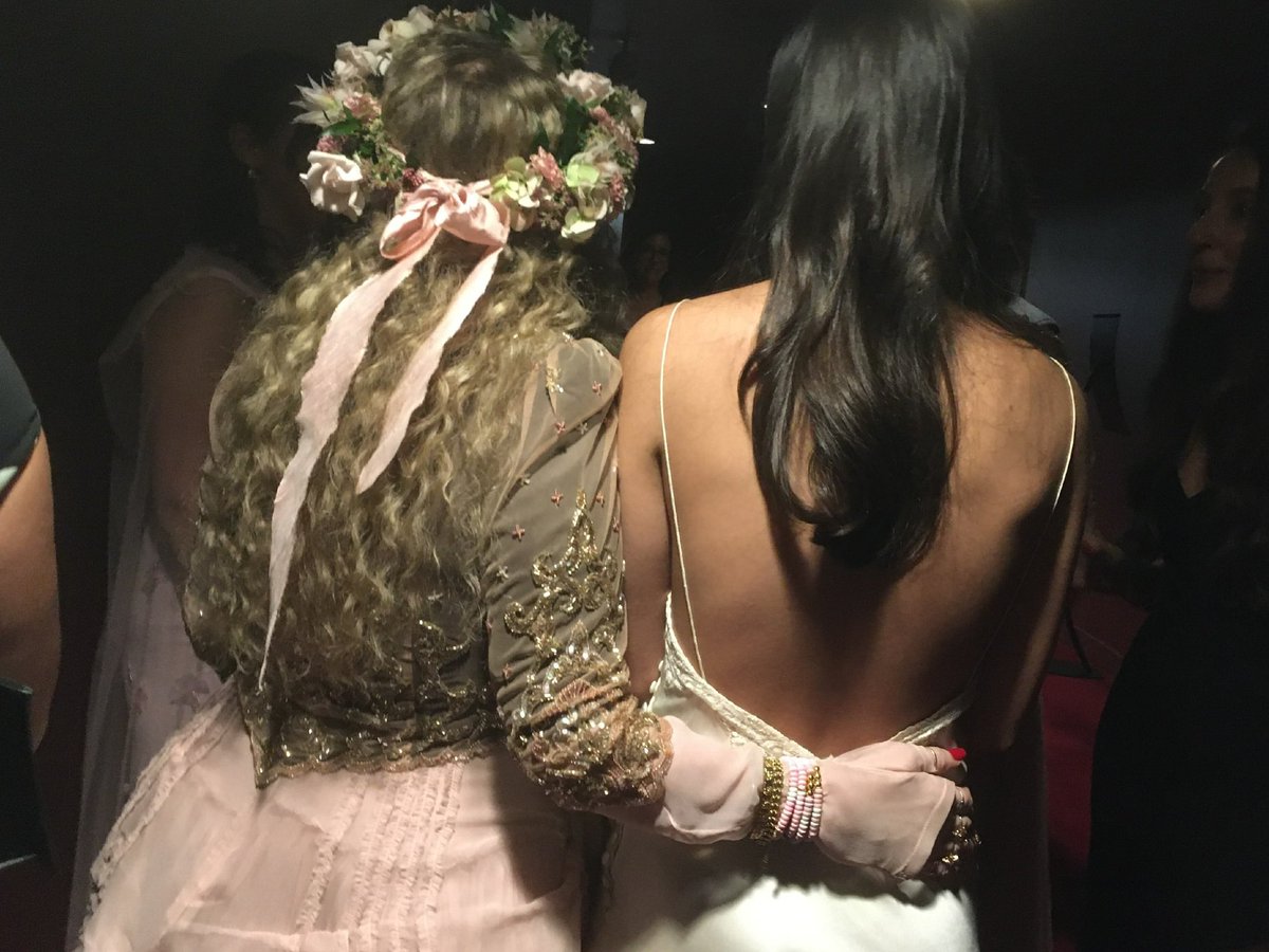 oliviarodrbr's tweet photo. Olivia Rodrigo e Stevie Nicks juntinhas! 🩷 https://t.co/Ppw7BapzvS