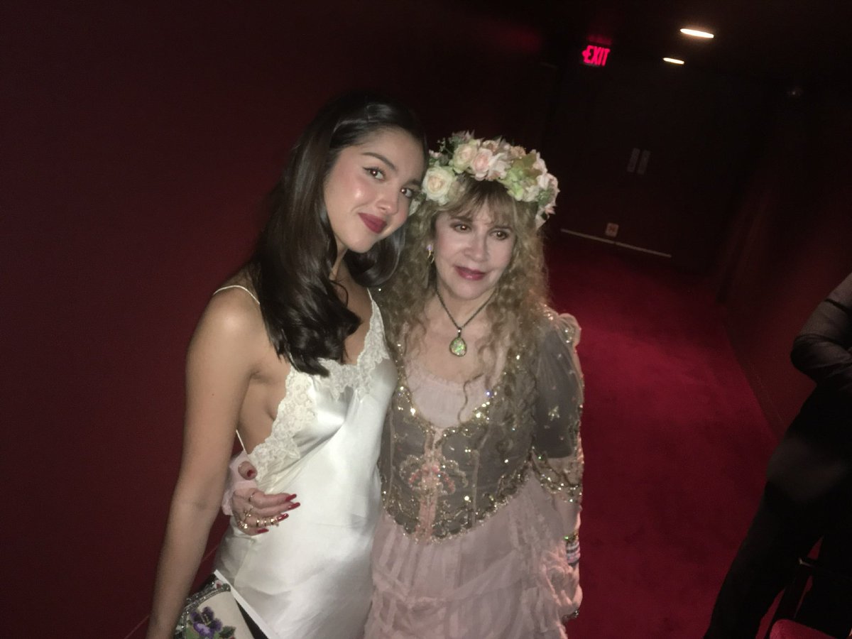 oliviarodrbr's tweet photo. Olivia Rodrigo e Stevie Nicks juntinhas! 🩷 https://t.co/Ppw7BapzvS