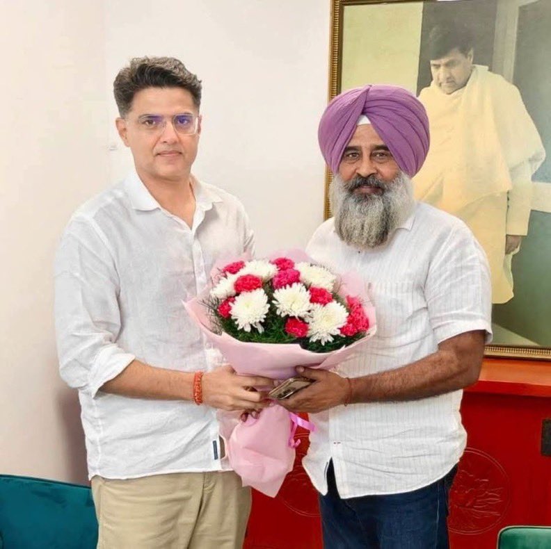 RavindraPatel05's tweet photo. पंजाब कांग्रेस का कप्तान बनने पर सरदार प्रगट सिंह जी को उज्जवल भविष्य की शुभकामनाएँ 🌸

आशा ही नहीं अपितु पूर्ण विश्वास है आपके और पायलट साहब के नेतृत्व में पंजाब में कांग्रेस की सरकार बनेगी। 
@PargatSOfficial @SachinPilot https://t.co/o6pWOa9ilU