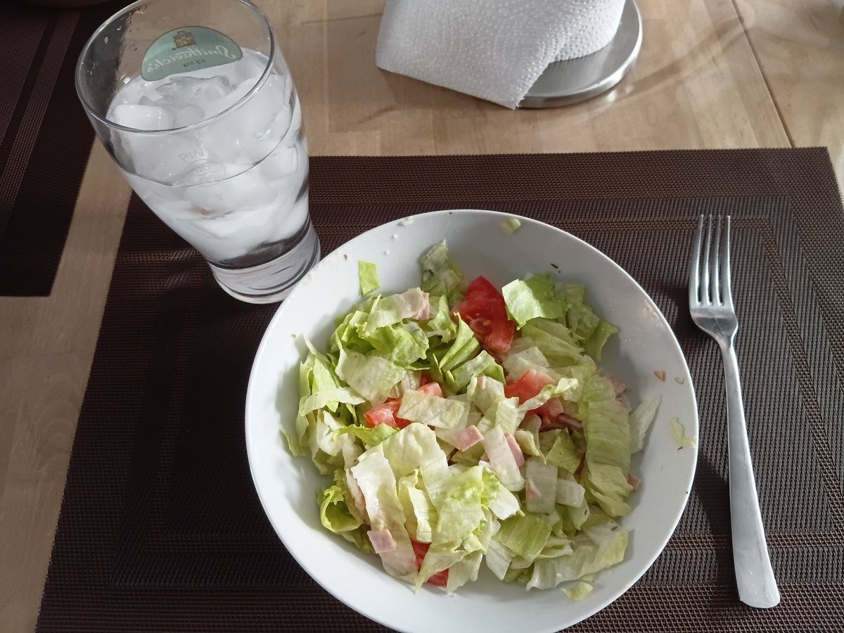 marble_kitties's tweet photo. I love salad 🤤🤤 https://t.co/5qbPSIpUX9