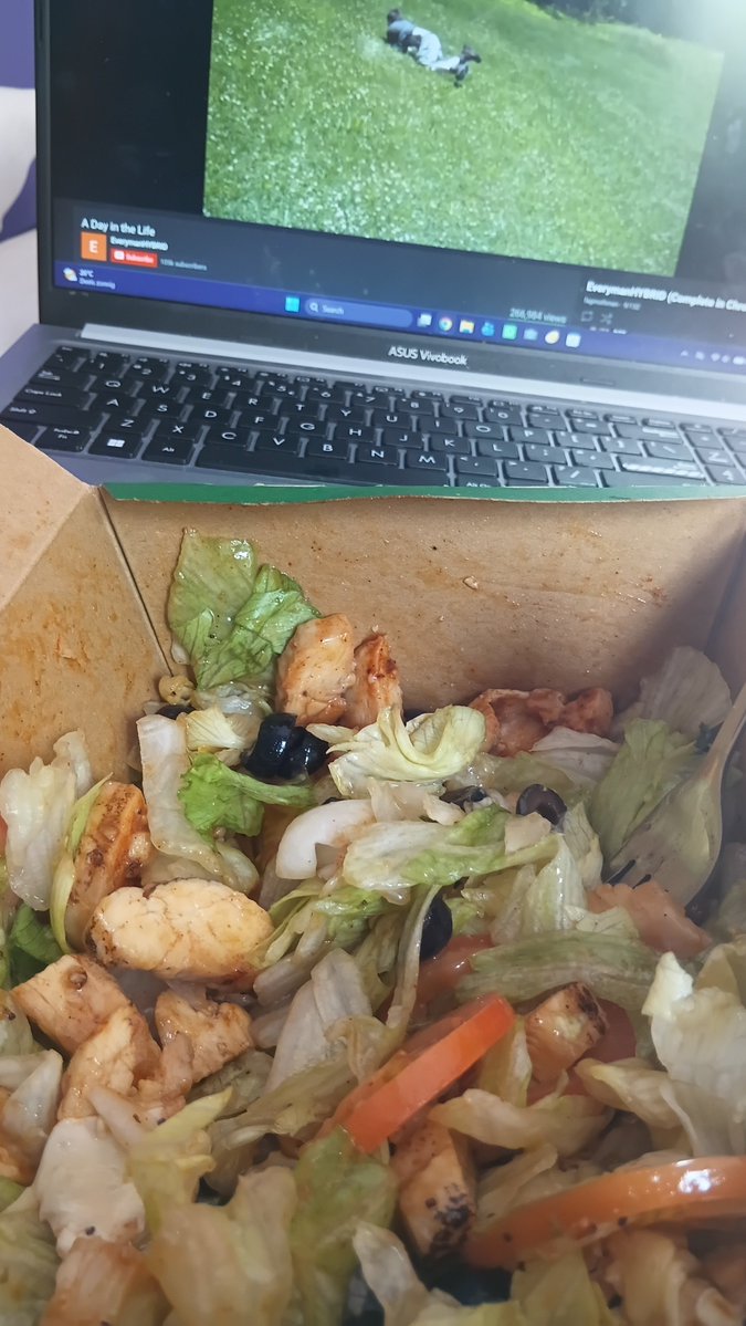 marble_kitties's tweet photo. I love salad 🤤🤤 https://t.co/5qbPSIpUX9