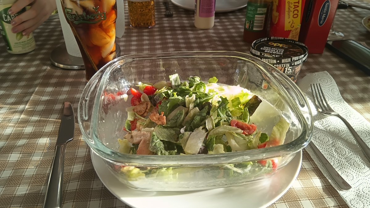 marble_kitties's tweet photo. I love salad 🤤🤤 https://t.co/5qbPSIpUX9