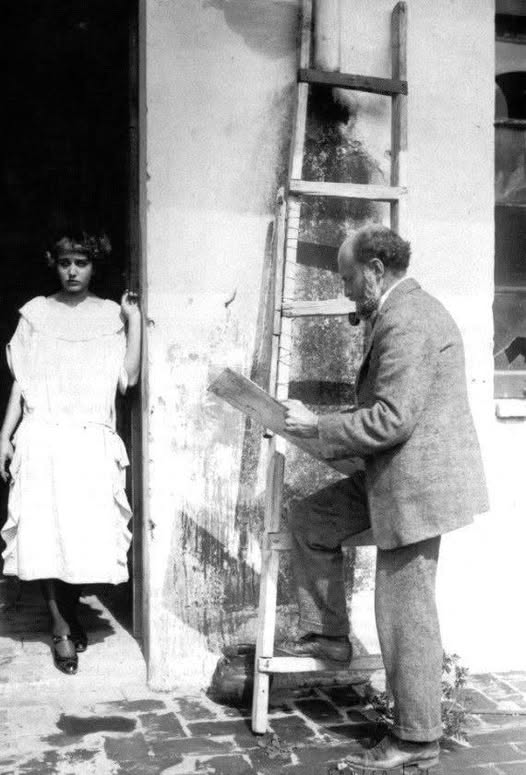Centro_CDMX's tweet photo. ¿#SabíasQue?    
El pintor Gerardo Murillo, Dr. Atl, y Carmen Mondragón, también conocida como Nahui Olin, vivieron por un tiempo en el exconvento de La Merced en la Ciudad de México. Su romance terminó después de haber estado juntos cinco años. https://t.co/RxGXw013B3