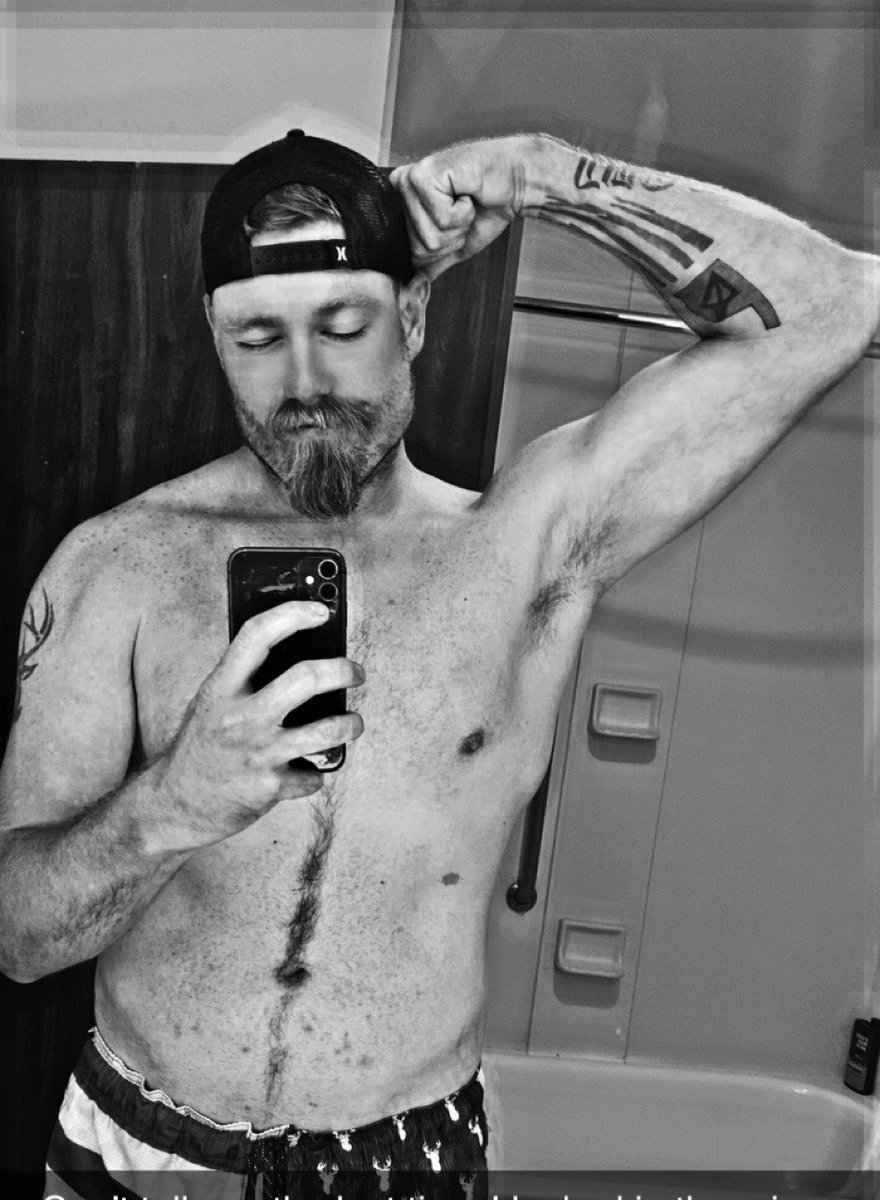 Bartschi95's tweet photo. @liljuicyjenn Finally getting that figure back after being a fat fuck 😂😂 https://t.co/EX48xl6RPr