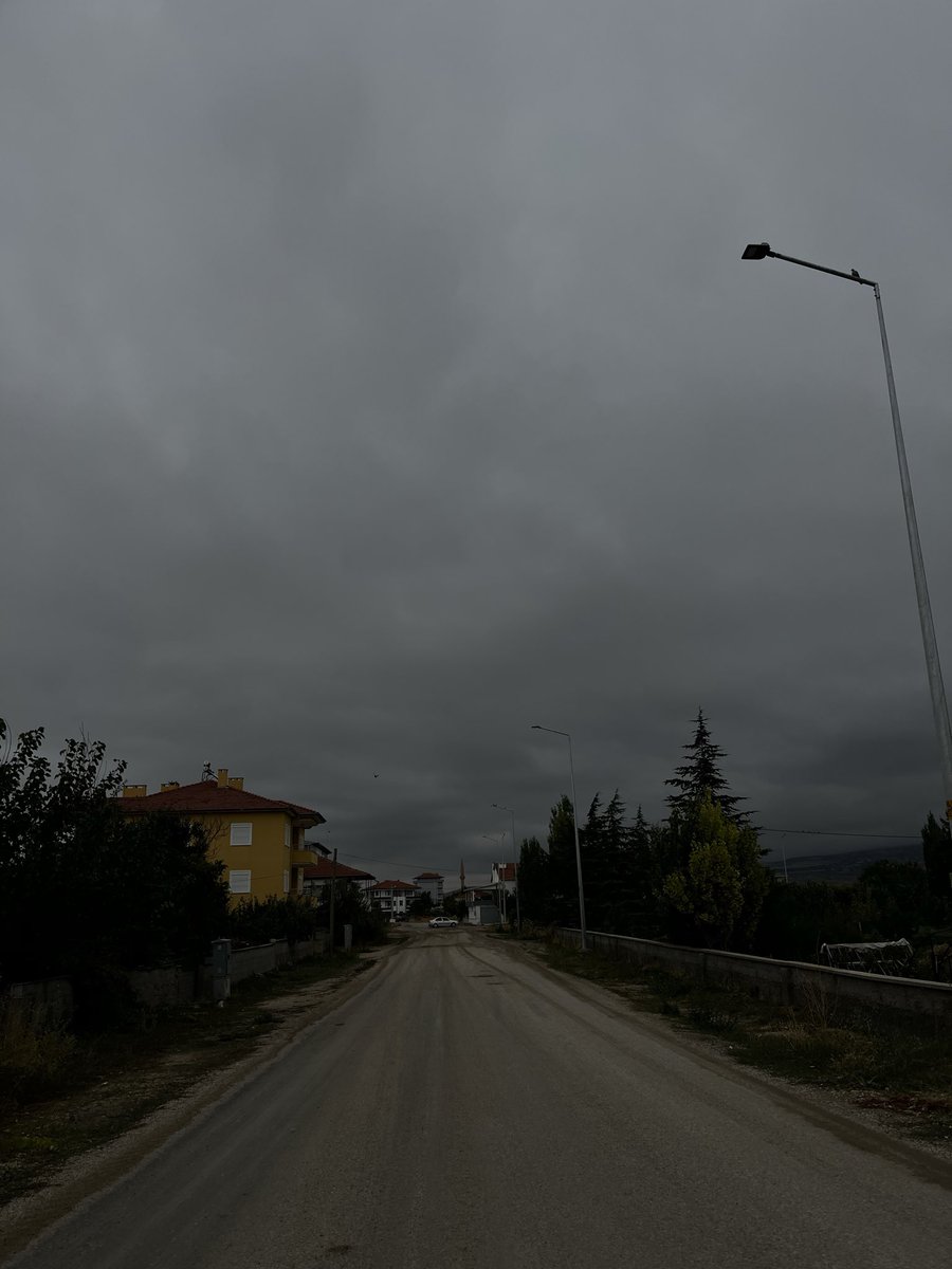 HaticeK79628785's tweet photo. Ekim = yağmur +müzik+ yürüyüş ✅ https://t.co/YKYx5NdyBq