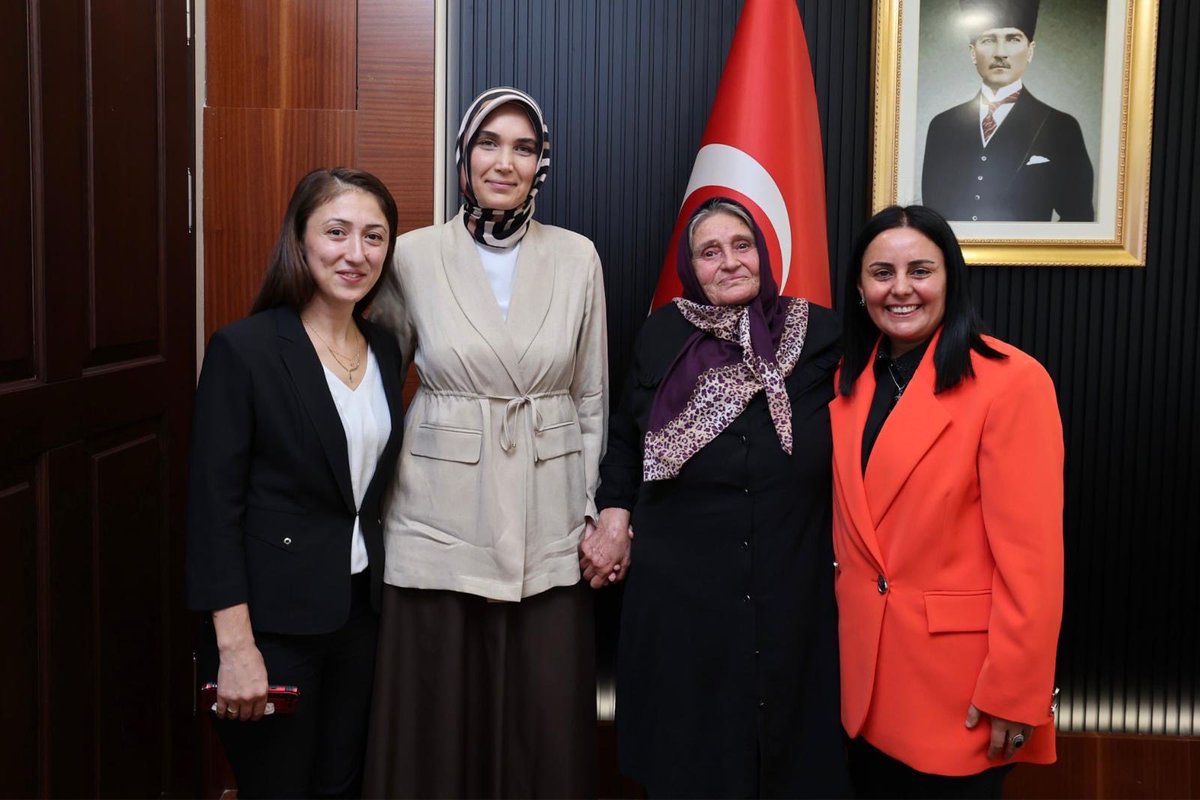 kubrayigitbasi's tweet photo. Aziz şehitlerimizin kıymetli aileleri ve kahraman gazilerimizle düzenli olarak gerçekleştirdiğimiz buluşmalarımız kapsamında bugün de Bakanlığımızda bir araya geldik.

Her birinin hatırası, sözü ve emaneti bizler için çok değerli. Şehitlerimizin emaneti, milletimizin emanetidir. 🇹🇷

📍 İçişleri Bakanlığı
📅 2 Ekim 2026