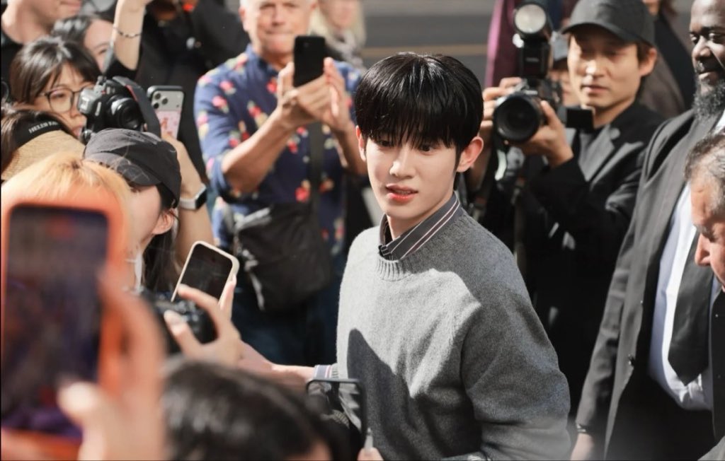 yb7b20EvEWTCdp2's tweet photo. 845 我们都在支持你💜💜💜
only 845！！！

PARK SIWOO AT LANVIN PFWSS27

#PARKSIWOOxLANVIN
#PARKSIWOO
#LANVINPFWSS27 https://t.co/OgJdXwNf6x