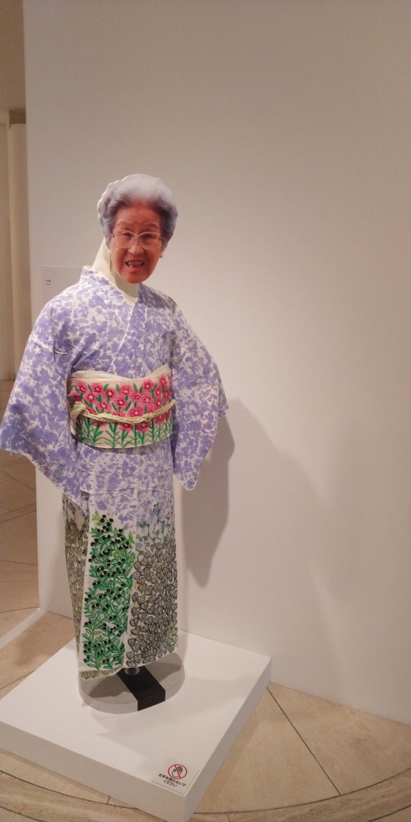 nanako_ya's tweet photo. ちなみに、私が活弁のときにいつも使っている（台本をいれる）ファイルは、熊本出身の画家、塔本シスコのものです🌟
以前、世田谷美術館で開催された塔本シスコ展「シスコ・パラダイス」にて一目惚れ😍華やかで、元気づけられます。ずっと使いすぎて絵柄が少し消えてきた〜😭 https://t.co/gzzgyeJxhD
