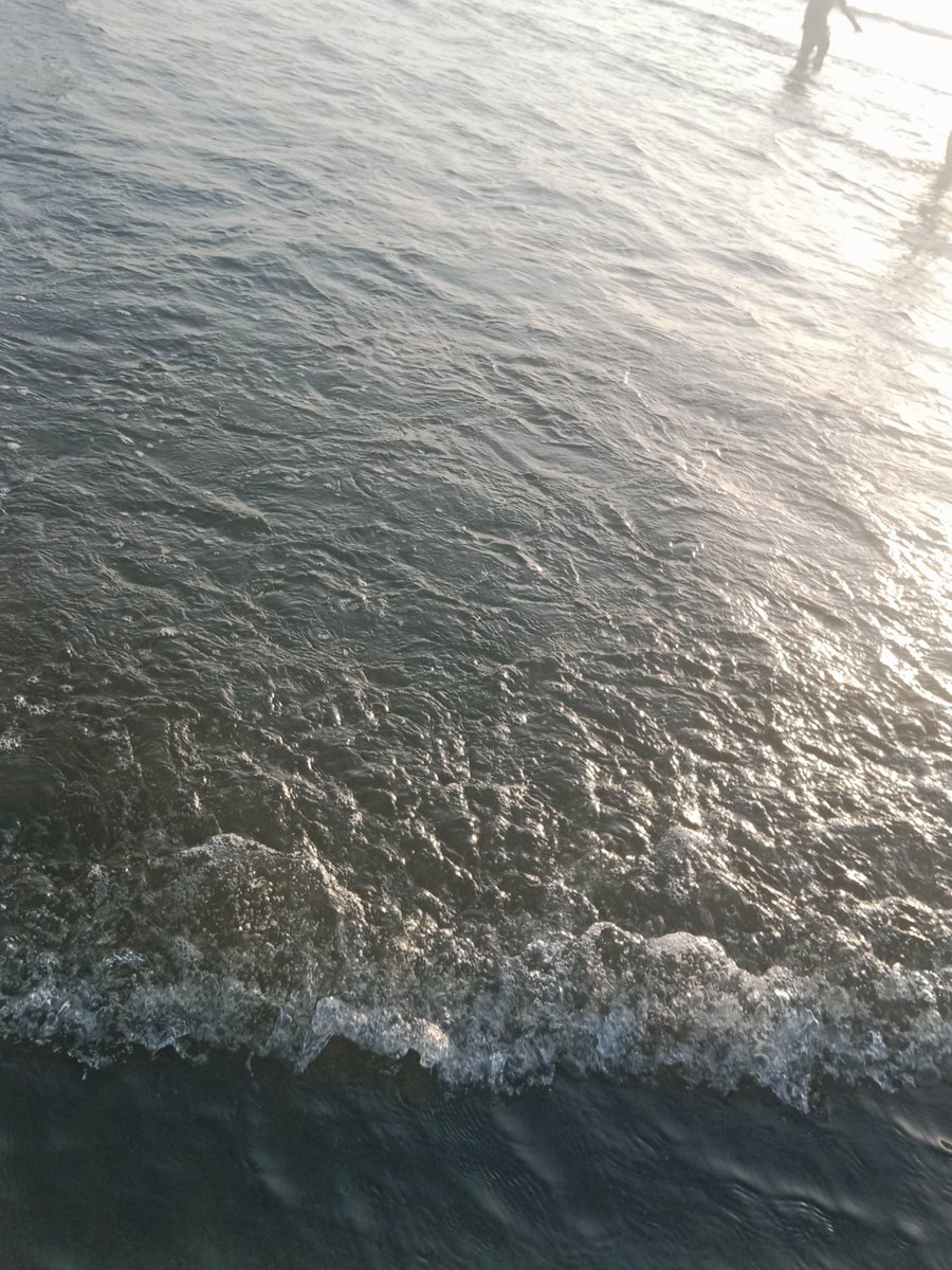 Albatross78890's tweet photo. Somewhere between the waves, I found peace 🌊💙
#karachi #pakistan https://t.co/gpwhnkAQJO