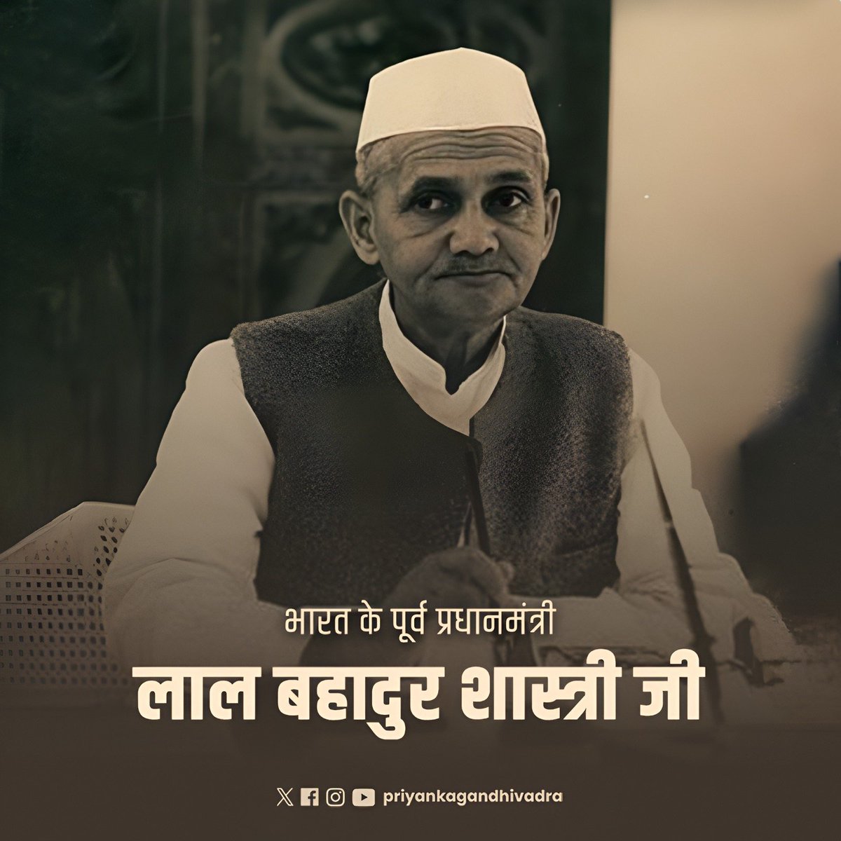 ItsMukesh1999's tweet photo. महात्मा गांधी जी और लाल बहादुर शास्त्री जी को शत-शत नमन। 🙏
सत्य, अहिंसा, सादगी और देशसेवा के आदर्शों को अपने जीवन में उतारने वाले इन महान व्यक्तित्वों का योगदान सदैव स्मरणीय रहेगा। 🇮🇳
विनम्र श्रद्धांजलि। 💐💙✨🙏
#गांधी_जयंती #Octuber2
#GandhiJayanti #LalBhadurShastri https://t.co/W6BLJZFSEz