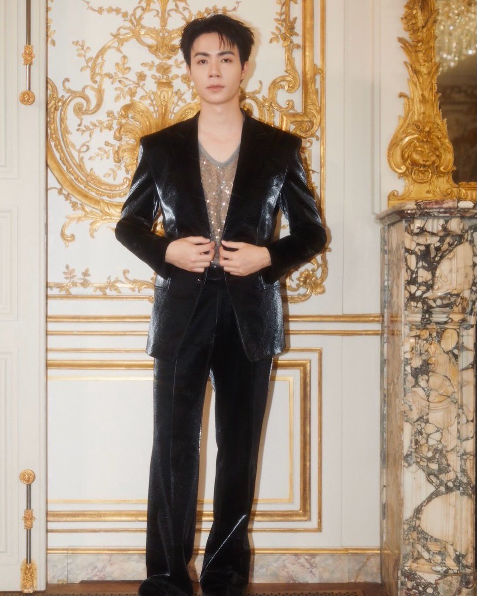 ZeePruk_OFC's tweet photo. [ IG : secret_styled ]

คุณนายแบบสุดเท่ เปิดลุคพร้อมเดินบนรันเวย์

ZEEPRUK PARIS RUNWAY AGAIN
#SUNGYILEExZEEPRUK

#SungyiLee
@zee_pruk #ZeePruk https://t.co/GrHJoiMcO1