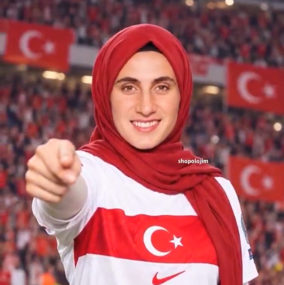 fabrizioromaca's tweet photo. böyle kızlar bulun beni https://t.co/D1PJ47AZyD