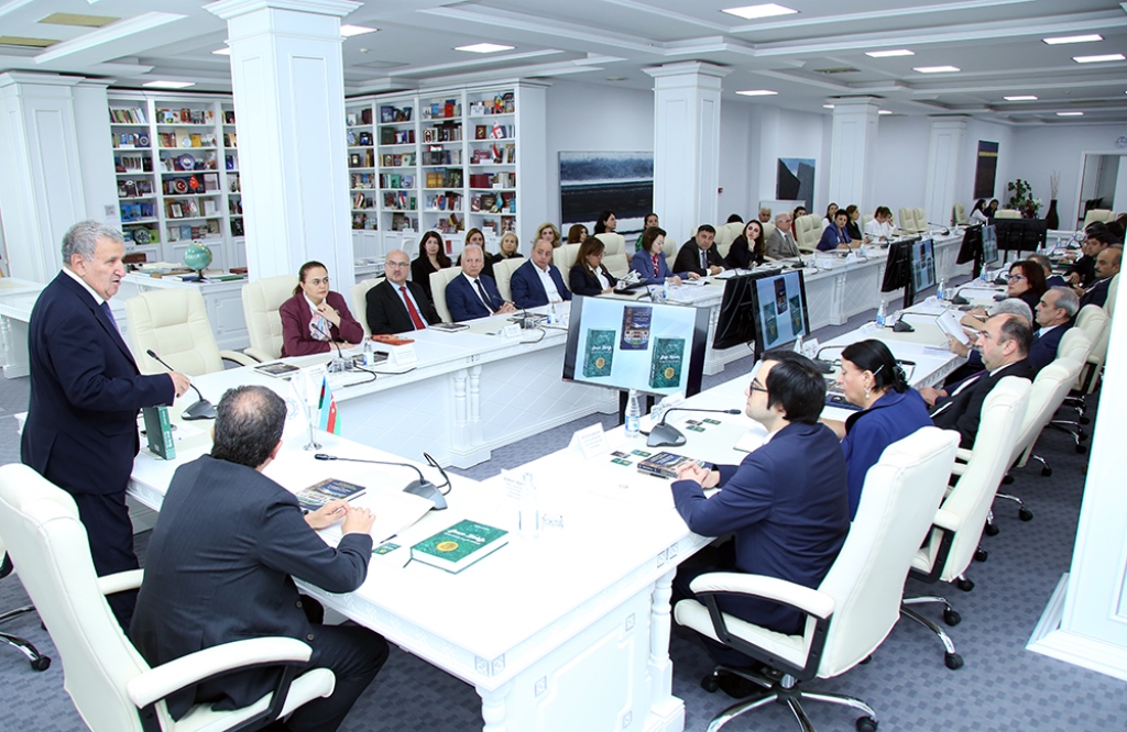 gence_icra's tweet photo. Azərbaycan Milli Elmlər Akademiyasında “Gəncə xanlığı: sikkə zərbi və pul dövriyyəsi” kitabının təqdimatı keçirilib

Daha ətraflı:
https://t.co/1WMxycICZO https://t.co/P2pSLevPS2