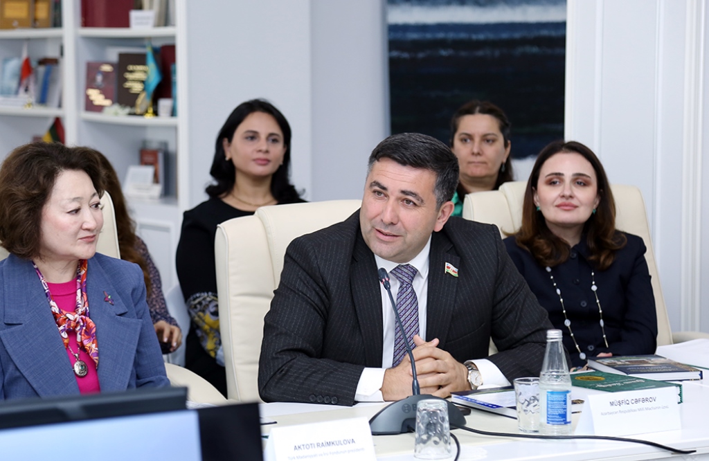 gence_icra's tweet photo. Azərbaycan Milli Elmlər Akademiyasında “Gəncə xanlığı: sikkə zərbi və pul dövriyyəsi” kitabının təqdimatı keçirilib

Daha ətraflı:
https://t.co/1WMxycICZO https://t.co/P2pSLevPS2