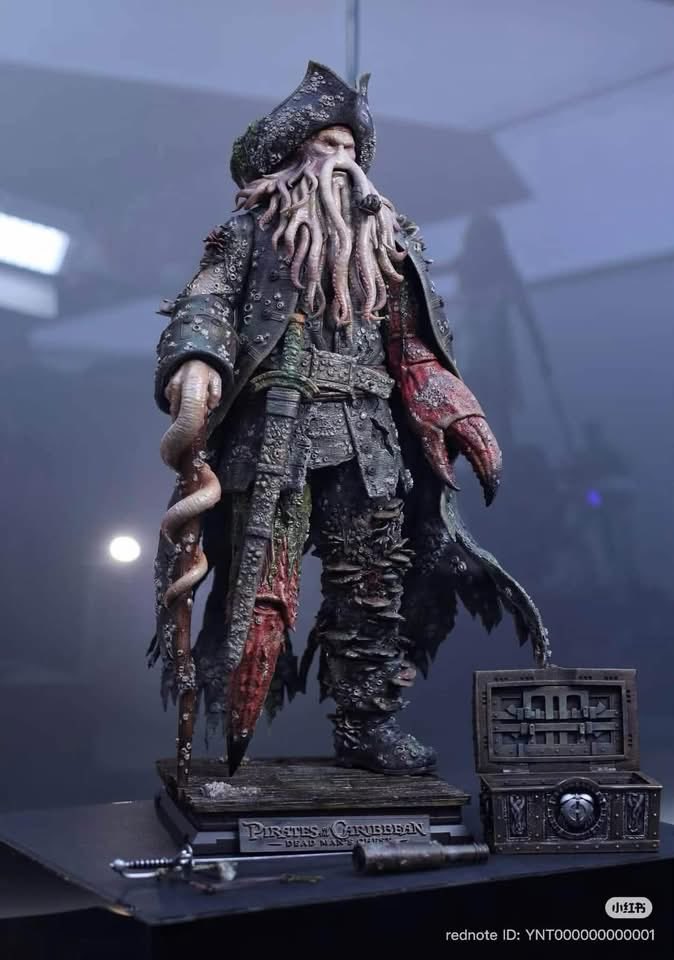 one6Update's tweet photo. Hot Toys is showing off a Davy Jones prototype. https://t.co/0k96r7pMTW