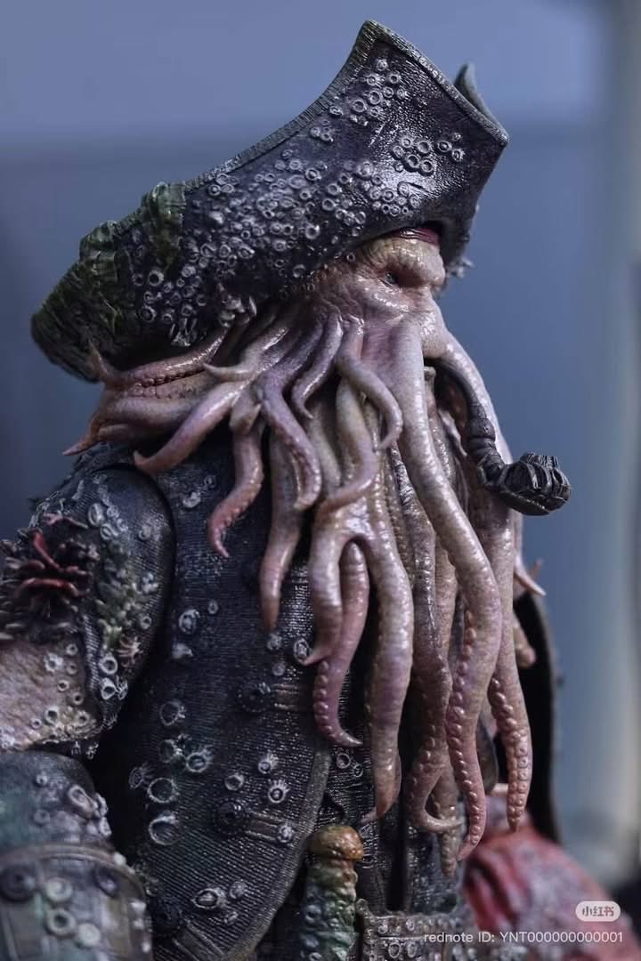 one6Update's tweet photo. Hot Toys is showing off a Davy Jones prototype. https://t.co/0k96r7pMTW