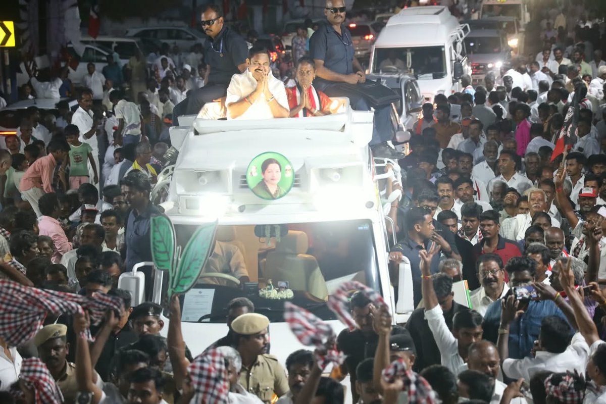 AIADMKOfficial's tweet photo. மாண்புமிகு கழகப் பொதுச் செயலாளர் புரட்சித் தமிழர் திரு. @EPSTamilNadu
அவர்கள்,

தாராபுரம் சட்டமன்ற தொகுதி, தளவாய்பட்டினம் பகுதியில் கழக வெற்றி வேட்பாளர் திருமதி. K. பானுமதி அவர்களுக்கு “இரட்டை இலை” சின்னத்தில் வாக்கு சேகரித்தார்கள்.

#வெல்லட்டும்_இரட்டைஇலை 🌱
#AIADMK #Dharapuram #ByeElections