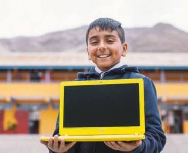 TarquinoPaspala's tweet photo. La indolencia de este gob ya no asombra. Ministro Quiroz elimina del presupuesto 2027, programa "Yo Elijo Mi PC". Más de 90 mil estudiantes quedaran fuera del acceso digital. 

La rebaja de impuestos a los ricos, la van a terminar pagando los escolares más pobres y vulnerables.😞 https://t.co/R2gT33ZEkG