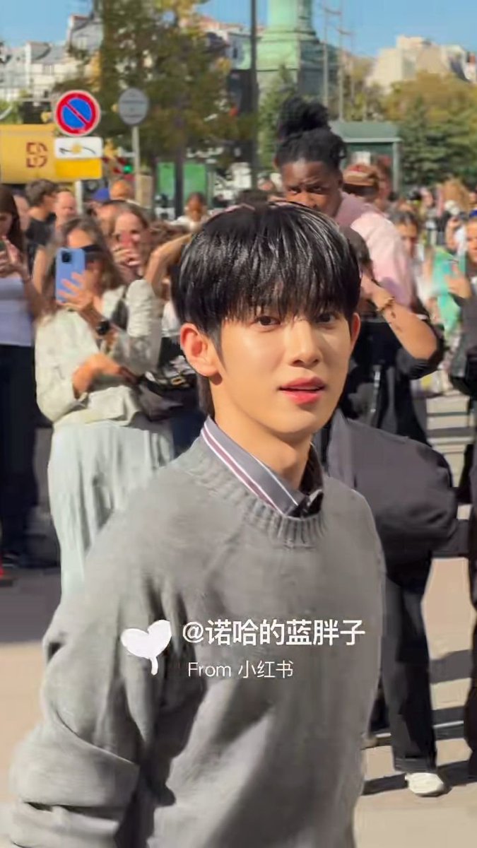 Mihoemh1812's tweet photo. The design is luxurious, sophisticated and elegant. When Park Siwoo wore this outfit, i was truly surprised, he looked so handsome and it suited him perfectly. This combination is truly amazing. @Lanvin 
Cre in picture

PARK SIWOO AT LANVIN PFWSS27

#PARKSIWOOxLANVIN
#LANVINPFWSS27
#PARKSIWOO