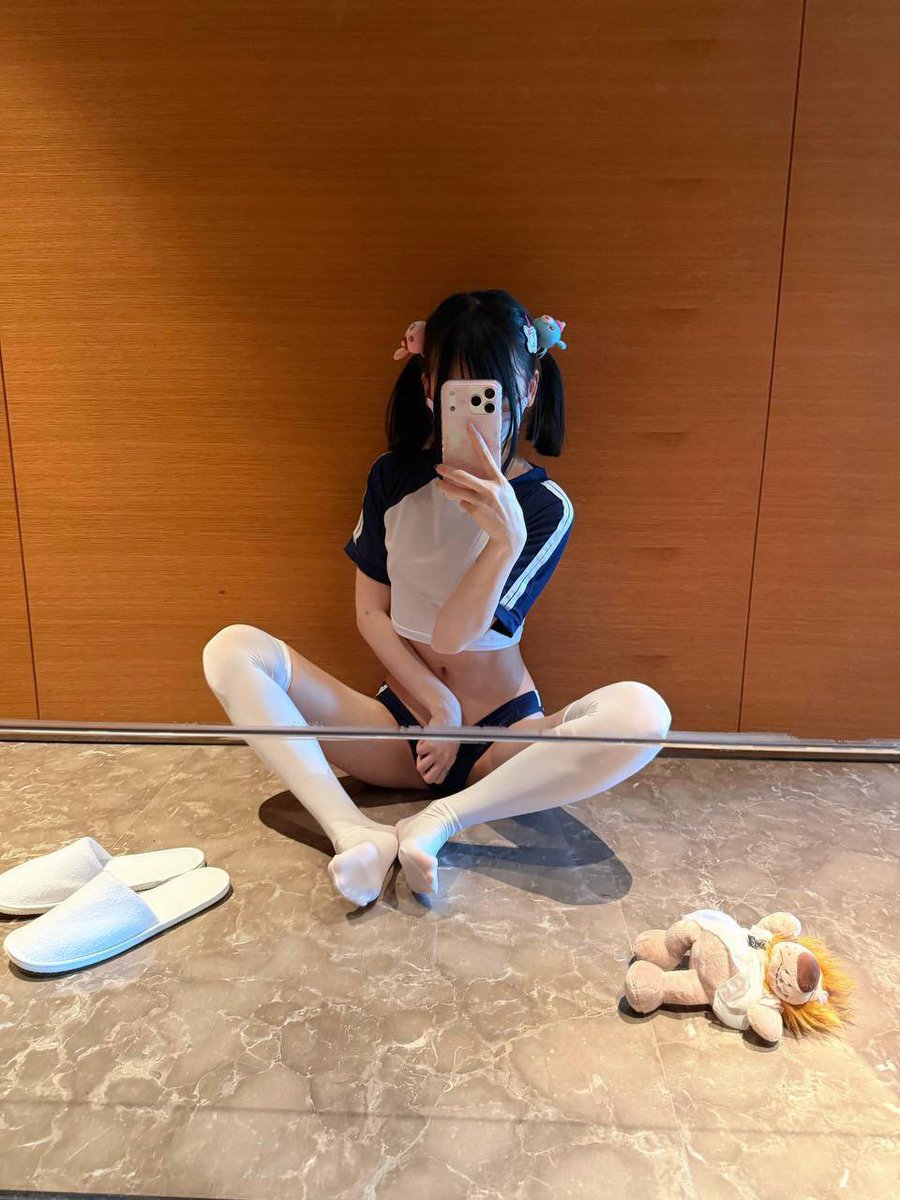amanda55ac8's tweet photo. 國慶呆在家！！！

徹底放飛！！  開脫！！！

不要🚪不要📷！！！  

誰要銳評我13的福照！粉不粉你們說！！📷 🥰 https://t.co/N2bT5H8myM