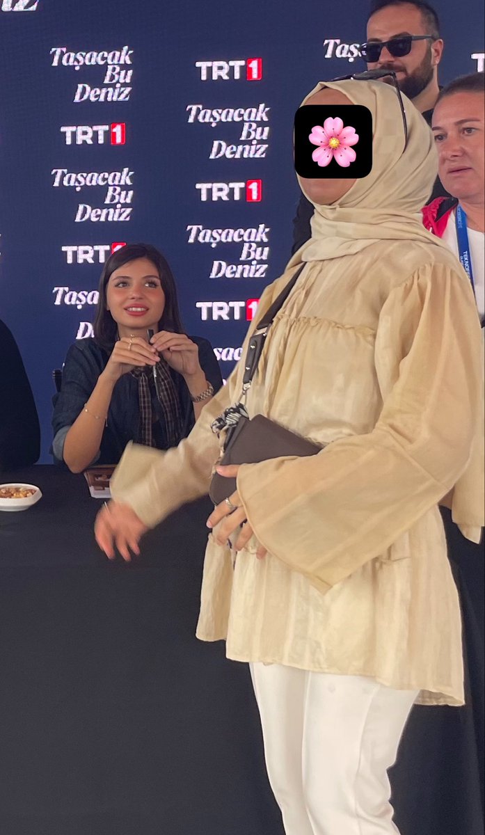 seddoemine's tweet photo. Zey Atılgan  benden gözünü alamadı diyorum neden inan miyosun😂😂😂
#tasacakbudeni̇z #TEKNOFESTŞanlıurfa https://t.co/7ZAUwKoenl