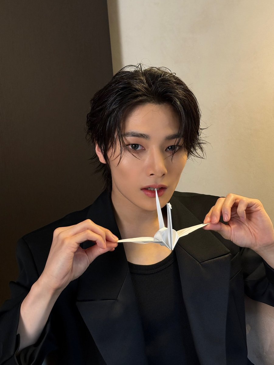 Baby_bread_28's tweet photo. 🦢🖤 https://t.co/YC3zcVZixQ