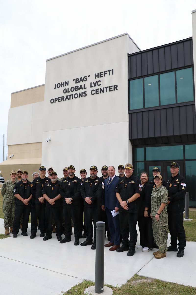US2ndFleet's tweet photo. Vice Commander, U.S. 2nd Fleet tours Naval Surface Warfare Center (NSWC) and Global LVC Operations Center (GLOC)
Royal Canadian Navy Rear Adm. David E. Mazur, vice commander, U.S. 2nd Fleet, and senior Royal Canadian Navy leaders tour the NSWC and GLOC in Virginia Beach.
#C2F https://t.co/U0rLxEFtJp