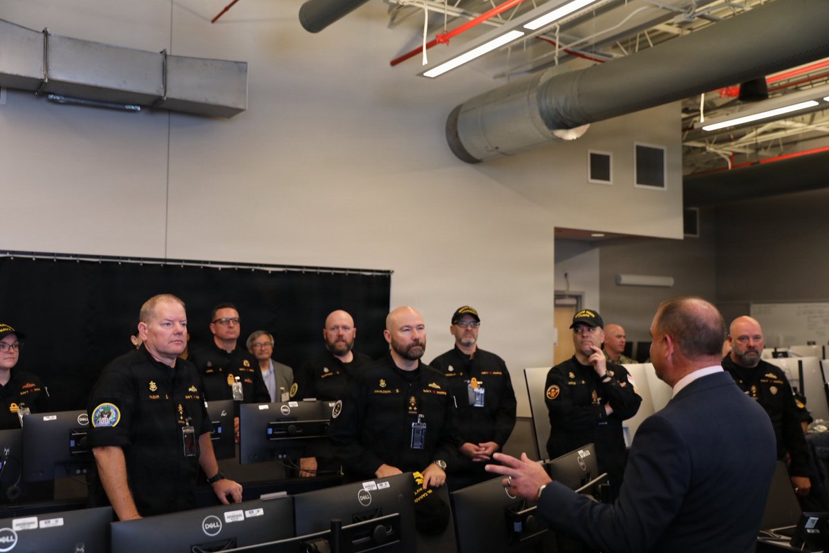 US2ndFleet's tweet photo. Vice Commander, U.S. 2nd Fleet tours Naval Surface Warfare Center (NSWC) and Global LVC Operations Center (GLOC)
Royal Canadian Navy Rear Adm. David E. Mazur, vice commander, U.S. 2nd Fleet, and senior Royal Canadian Navy leaders tour the NSWC and GLOC in Virginia Beach.
#C2F https://t.co/U0rLxEFtJp