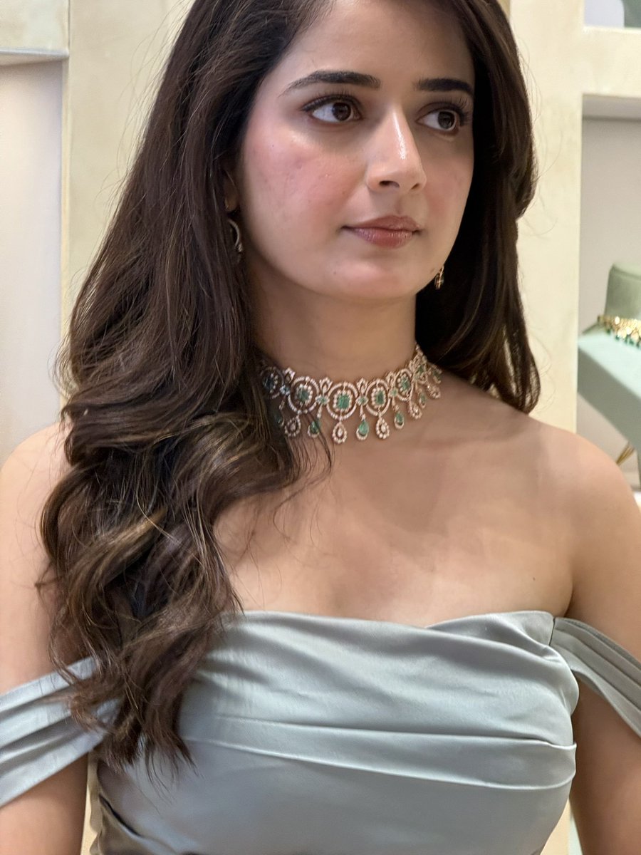 AshikaRanganath's tweet photo. ✨ https://t.co/21kVtnDnGj