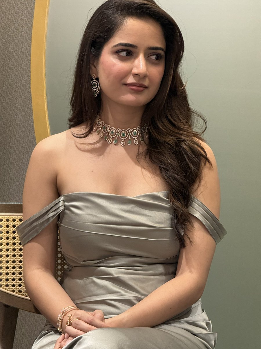AshikaRanganath's tweet photo. ✨ https://t.co/21kVtnDnGj