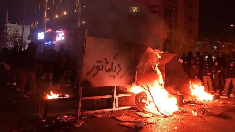 MaryamMoqaddam's tweet photo. سیروان شعبانی
خسرو محمدی‌نیا 
مسعود توشمالانی
مهدی نامی

-فقط در یک روز، خبر صدور حکم اعدام برای چهار معترض دی منتشر شده. ج.ا قتل‌عام دی را ابدا متوقف نکرده https://t.co/rGRW4bss9b