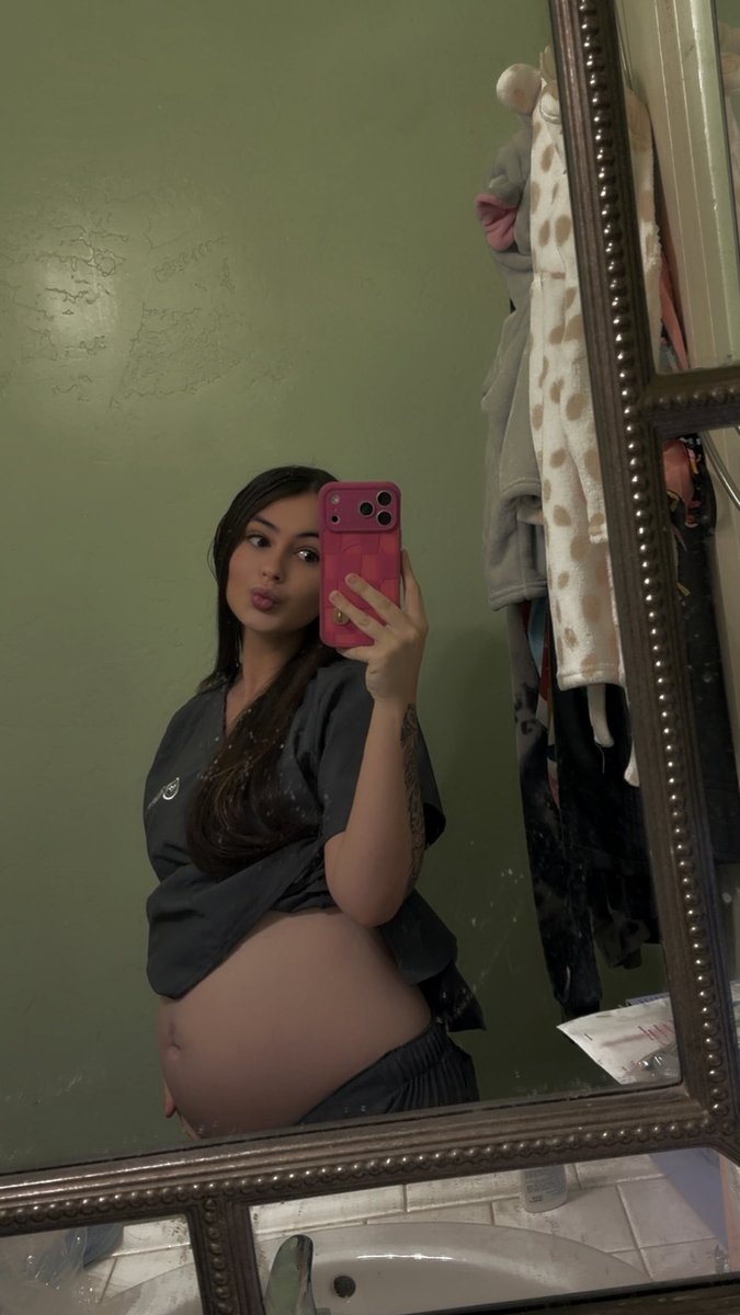 Allisonexda's tweet photo. Orientation today, and today we have 3 months until baby’s due date🫶🏼 https://t.co/W2H52Up9iY