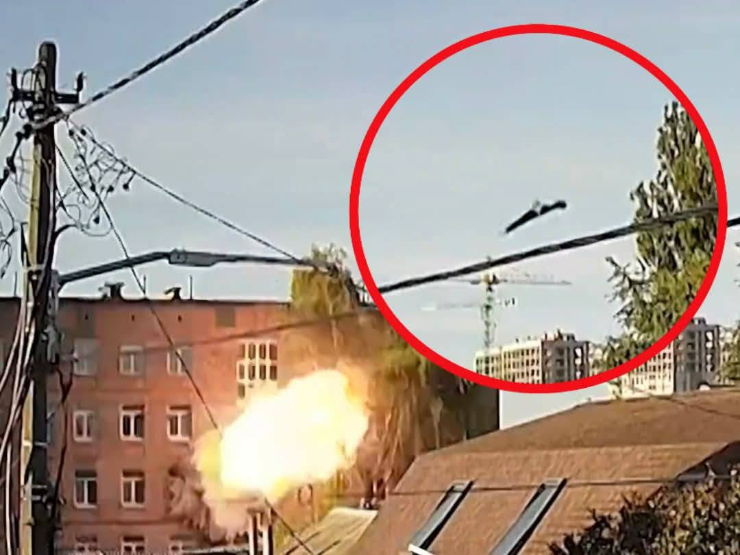 detyproject's tweet photo. Yesterday morning, a Russian drone struck School No. 12 in Kyiv’s Solomianskyi district.
Inside the school were 104 children and more than 60 teachers and staff.
They were in the shelter when the drone hit. Children and teachers were sitting underground, waiting for the air raid alert to end, when suddenly there was an explosion, fire, the sound of falling walls and shattered glass.
Thankfully, no one was injured.
But how many times do Ukrainian children have to run to shelters in their own schools?
How many times do teachers have to stop a lesson, gather their students and take them underground because russian drones and missiles are coming?
A school is supposed to be a place where children learn, make friends and think about their future.
And yet, world leaders are still looking for ways to “work with” the people who are destroying Ukrainian cities and attacking places where children study.
We are honestly asking:
How long?
Terrorists do not hide what they are doing.
They send missiles and drones at homes, schools and hospitals.
And Ukrainian children are the ones who are forced to live with it.
The world is failing in its responsibility to protect them.
#DETY #BringKidsHome #ProtectChildren #StandWithUkraine

Вчора вранці російський дрон влучив у школу №12 у Соло��’янському районі Києва.
У школі перебували 104 дитини та понад 60 вчителів і працівників.
Коли дрон вдарив, вони були в укритті. Діти та вчителі сиділи під землею, чекаючи, закінчення повітряної тривоги коли пролунав вибух, з'явився вогонь, почувся звук падіння стін і розбитого скла.
На щастя, ніхто не постраждав.
Але скільки разів українські діти ще мають бігти в укриття у власній школі?
Скільки разів учителі мають переривати урок, збирати своїх учнів і вести їх до бомбосховища, бо летять російські дрони та ракети?
Школа має бути місцем, де діти навчаютьс��, знаходять друзів і думають про своє майбутнє.
І водночас світові лідери все ще шукають способи «працювати» з тими, хто руйнує українські міста та атакує місця, де навчаються діти.
Ми запитуємо: Доколи?
Терористи не приховують того, що вони роблять.
Вони запускають ракети й дрони по будинках, школах і лікарнях.
А українські діти змушені жити з цим щодня.
Світ не виконує свого обов’язку захищати дітей.
#DETY #BringKidsHome #ProtectChildren #StandWithUkraine

Hier matin, un drone russe a frappé l’école no 12, dans le district de Solomianskyï, à Kyiv. 104 enfants et plus de 60 enseignants et membres du personnel se trouvaient dans l’école.
Ils étaient dans l’abri lorsque le drone a frappé.
Les enfants et les enseignants étaient assis sous terre, attendant la fin de l’alerte aérienne, lorsqu’une explosion a soudain retenti. Le feu. Le bruit des murs qui s’effondrent. Les vitres qui volent en éclats.
Heureusement, personne n’a été blessé.
Mais combien de fois encore les enfants ukrainiens devront-ils courir vers les abris de leur propre école?
Combien de fois les enseignants devront-ils interrompre un cours, rassembler leurs élèves et les conduire à l’abri parce que des drones et des missiles russes arrivent?
Une école devrait être un endroit où les enfants apprennent, se font des amis et pensent à leur avenir.
Et pourtant, les dirigeants du monde cherchent encore des moyens de « travailler avec » ceux qui détruisent les villes ukrainiennes et attaquent les lieux où les enfants étudient.
Nous posons sincèrement la question : Jusqu’à quand?
Les terroristes ne cachent pas ce qu’ils font.
Ils lancent des missiles et des drones sur des maisons, des écoles et des hôpitaux.
Et ce sont les enfants ukrainiens qui sont forcés de vivre avec cette réalité.
Le monde manque à sa responsabilité de les protéger.
#DETY #BringKidsHome #ProtectChildren #StandWithUkraine