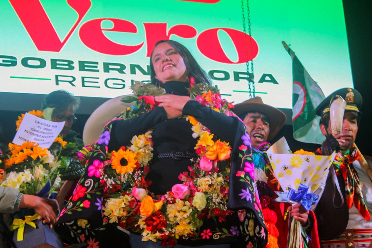 Vero_Mendoza_F's tweet photo. Muchas gracias, Cusco.
De todo corazón❤️

Gracias por el coraje, gracias por la esperanza.
Gracias a cada persona que se sumó a esta campaña con su tiempo, su cariño, su experiencia. Gracias a ustedes no le debemos nada a nadie, solo al pueblo cusqueño.

#CrecerCuidarCambiar https://t.co/396myG4uJU