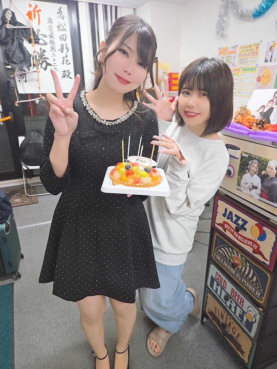 Team_Chi_'s tweet photo. 本日のあやちー inひよこ堂🐤 (with ちねり)

#1日1あやちー
#今日も1日おつちーでした https://t.co/fuYUfGkBnd