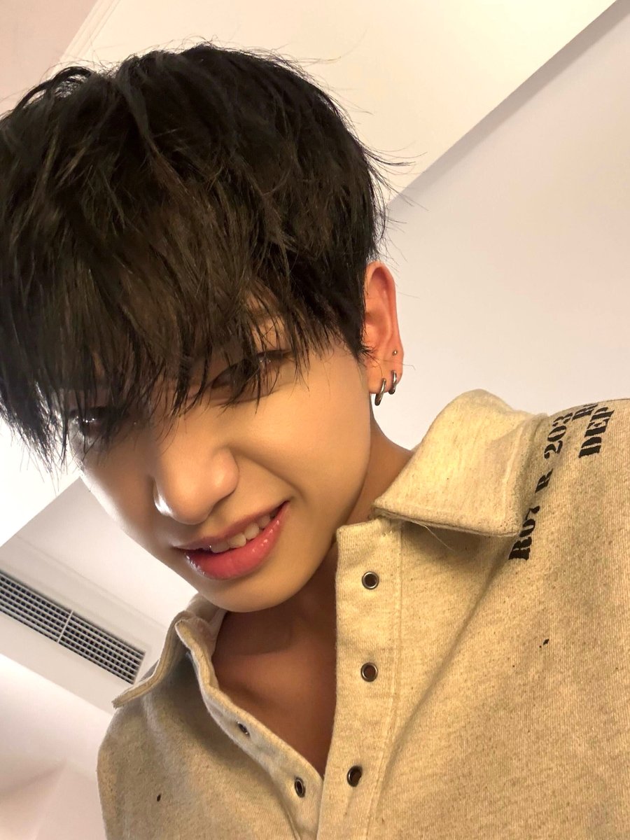myeongiwa's tweet photo. new jaehyun selcas today ♡ https://t.co/DLSdAEiOke