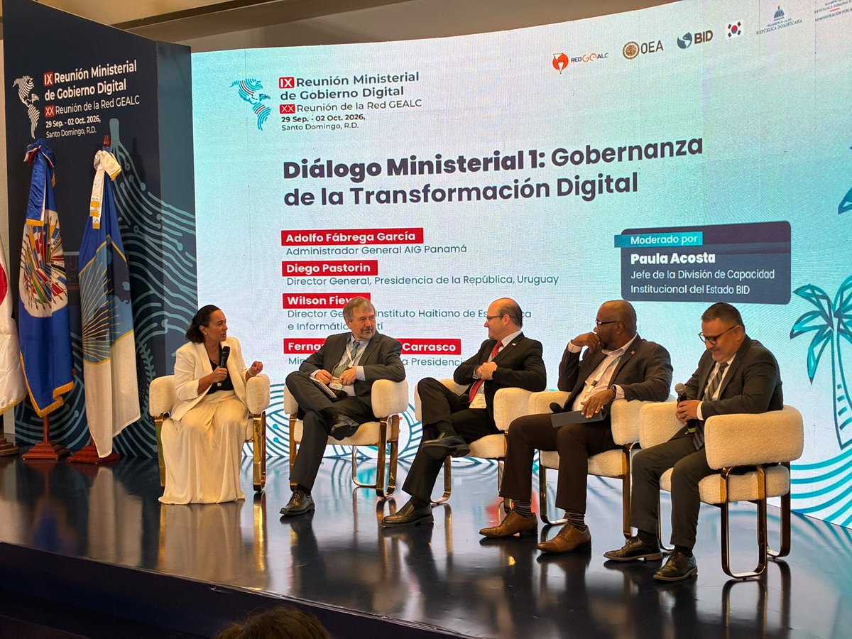 agesic's tweet photo. 📍Durante la IX Reunión Ministerial de @redgealc, Diego Pastorin, director general de @compresidencia, afirmó que las políticas digitales requieren de instituciones fuertes, equipos técnicos sólidos, participación de la sociedad civil y la academia, y cooperación regional. https://t.co/0OFoVf76XA