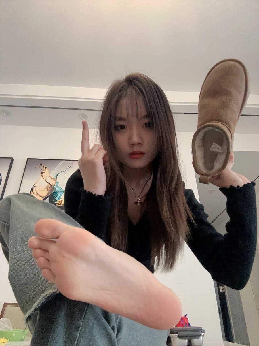 djudplns's tweet photo. 应该叫我什么 #足控 #恋足 https://t.co/6KqFeyyUjK