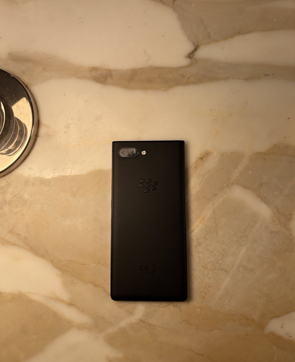 SE_shimku's tweet photo. Running @bot on such a beautiful piece of BlackBerry hardware, and it's feels glorious https://t.co/87fuRnuQDY